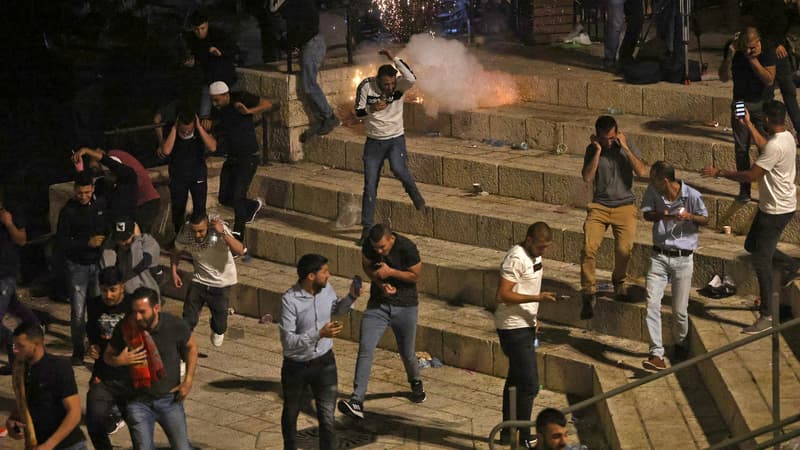 Heurts entre policiers israéliens et manifestants palestiniens à Jérusalem, le 8 mai 2021