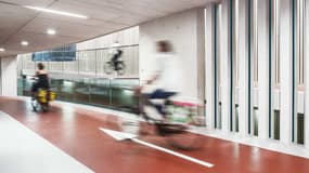 Le plus grand garage à vélo du monde vient officiellement d’être inauguré aux Pays-Bas, à Utrecht, avec 12.500 places de stationnement.
