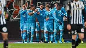 L'équipe de l'OM sur la pelouse Raymond-Kopa d'Angers, le 3 décembre 2019