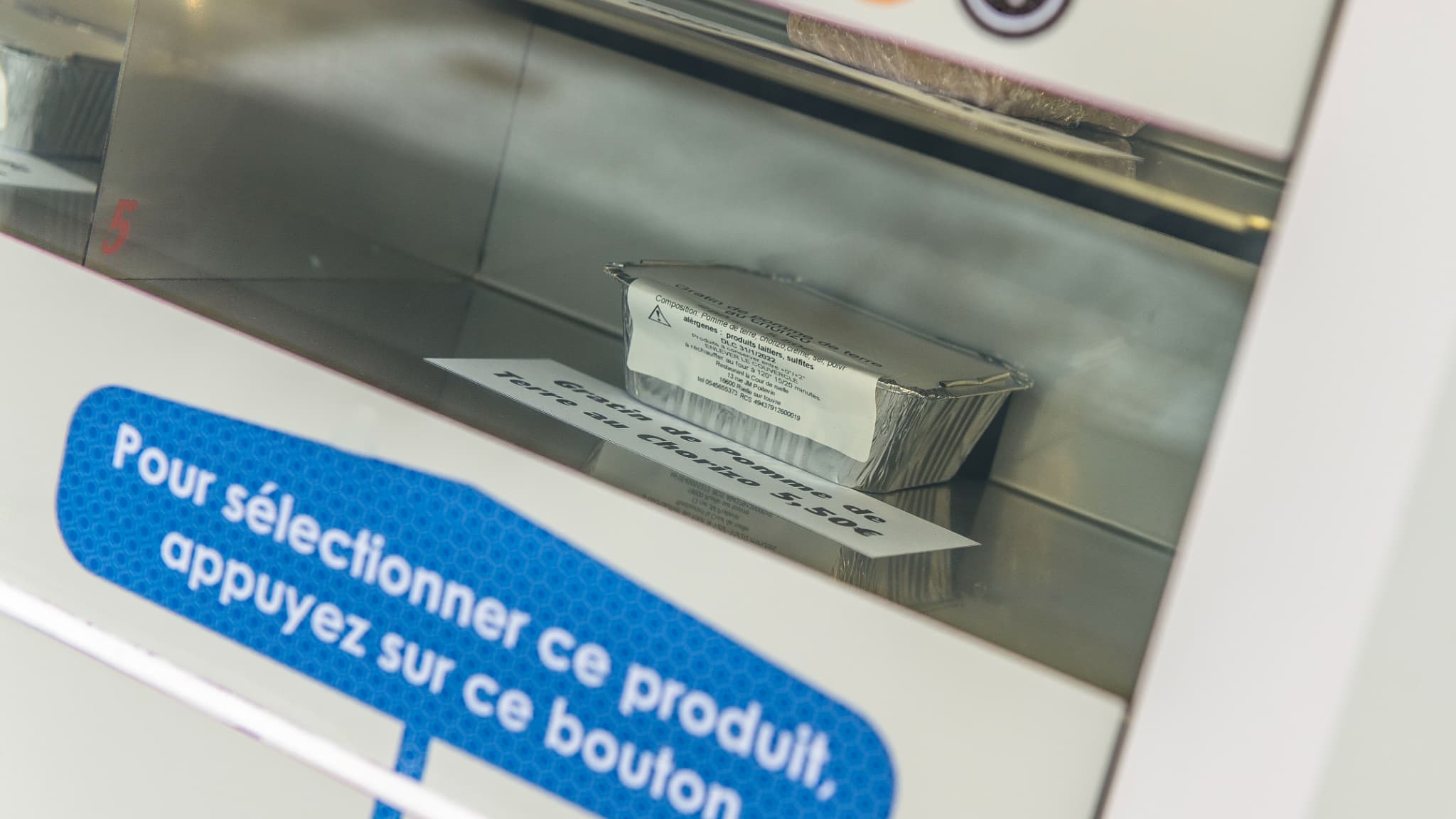 Les plats sont gardés au frais et proposés dans des barquettes spéciales pour pouvoir les faire réchauffer.