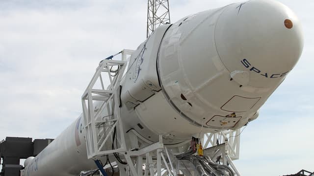 SpaceX accède au marché des lancements de satellites militaires américains,  monopolisé par une coentreprise entre Lockheed Martin et Boeing. 