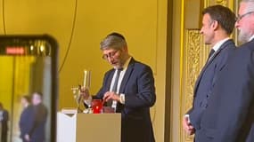 Emmanuel Macron lors d'une célébration de Hanouka à l'Elysée avec le grand rabbin de France, le 8 décembre 2024.