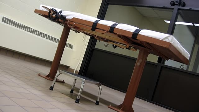 Un Afro-Américain de 49 ans a été exécuté jeudi aux Etats-Unis pour avoir participé à l'enlèvement, au viol et au meurtre d'une adolescente de 16 ans.