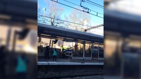 Une voiture s'est encastrée dans une baie vitrée de la gare Noisy-Champs le mercredi 23 octobre 2024. 