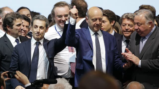 Nicolas Sarkozy et Alain Juppé lors du congrès des Républicains samedi.
