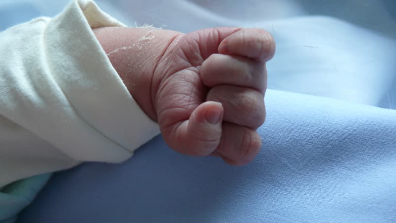 Une enquête britannique montre qu'une mère sur 10 a du mal à s'attacher à son bébé