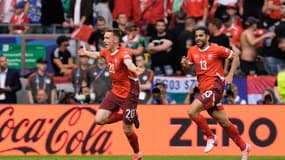 La célébration de Michel Aebischer après son but marqué lors de la victoire de la Suisse contre la Hongrie, lors de l'Euro 2024