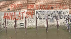 Une inscription faisant état des revendications des étudiants grévistes à Lille 2, le 5 avril 2018. 