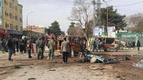 Vue d'une rue de Maimanah, la capitale d ela province de Faryab, après une attaque-suicide, le 18 mars 2014