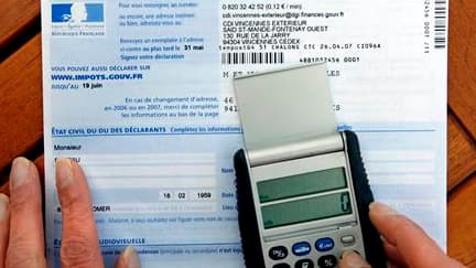 La commission des finances de l'Assemblée nationale a adopté un amendement maintenant un avantage fiscal pour les personnes qui se marient mais le supprimant pour celles qui se pacsent. /Photo d'archives/REUTERS/Charles Platiau