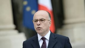 Le ministre de l'Intérieur Bernard Cazeneuve à l'Elysée à l'issue d'une réunion avec les syndicats de police et de gendarmerie, le 12 avril 2016 à Pars