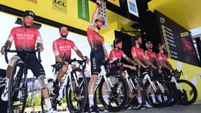 L'équipe Arkéa-Samsic avant le départ du Tour de France