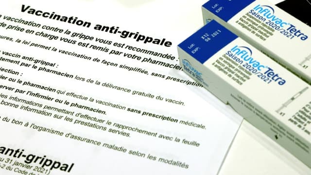 Des vaccins contre la grippe saisonnière, dans une pharmacie à Paris, le 13 octobre 2020