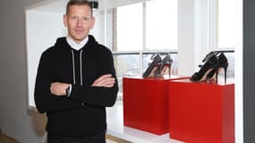 Paul Andrew présentant sa collection pendant la Fashion Week de New York le 9 février 2018, au Studio Ramscale de New York.