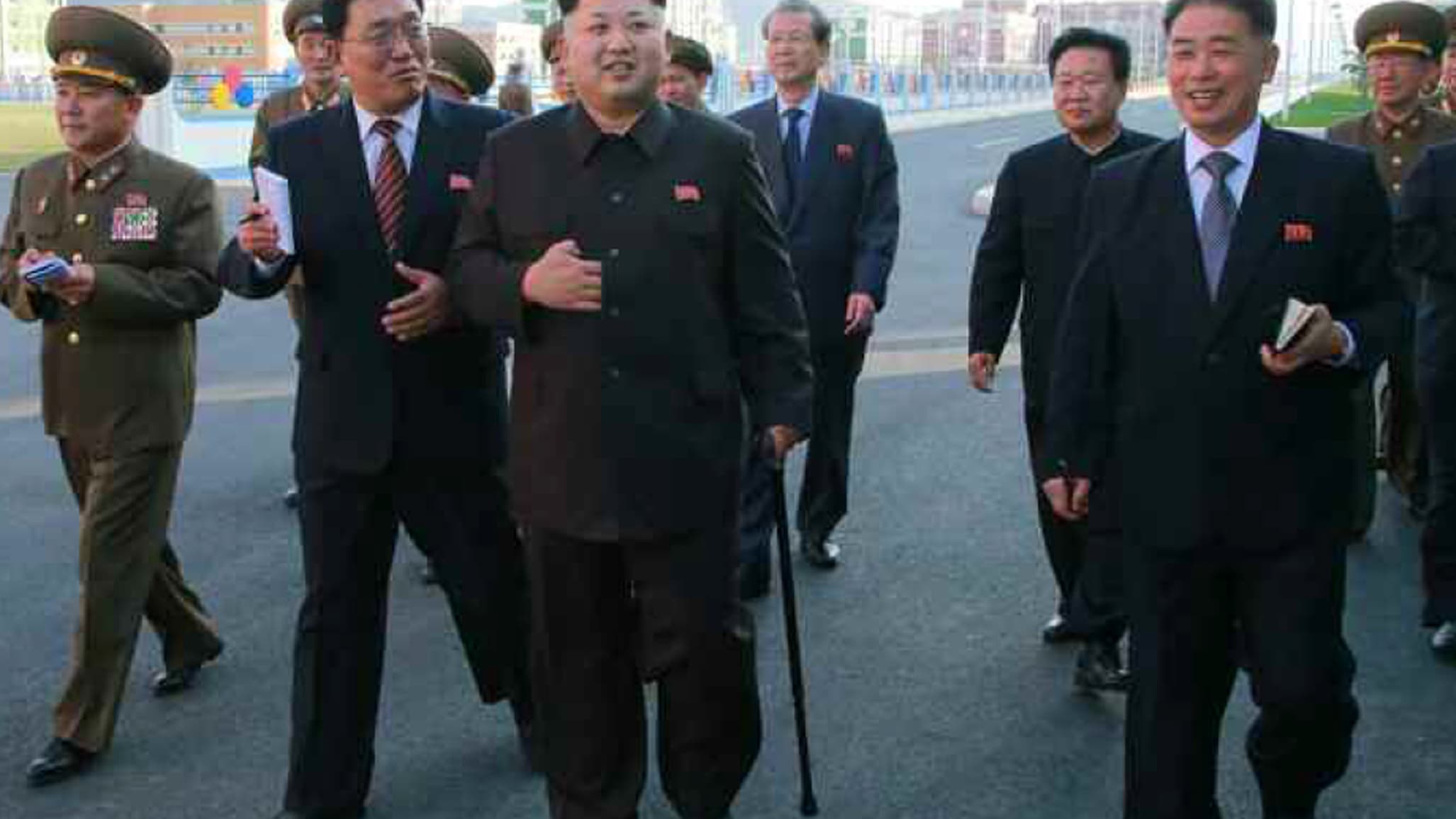 Le leader nord-coréen Kim Jong-un est réapparu sur des photos diffusées mardi par les médias officiels du pays, après plus d'un mois d'absence.