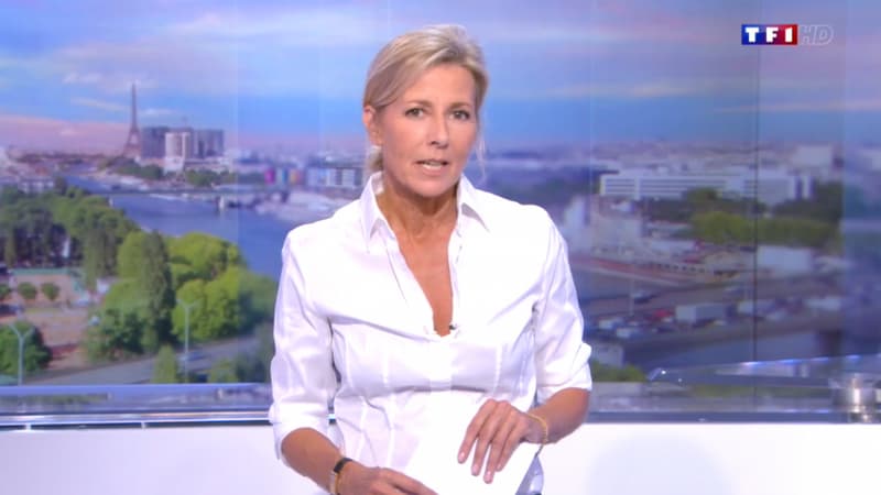 Claire Chazal a présenté son dernier JT sur TF1 le dimanche 13 septembre 2015. - Capture d'écran TF1Claire Chazal sur le plateau du "20 heures" de TF1. - Patrick Kovarik / AFP