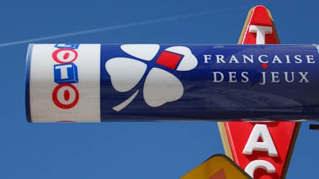 Enseigne d'un tabac-presse dans les Pyrénées-Orientales.