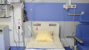 Une chambre dans une unité de soins continus au CHU d'Angers, le 23 octobre 2013. (photo d'illustration)