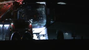 Un des quatre bus impliqués dans un carambolage sur l'A13 dans les Yvelines