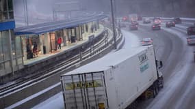 Une tempête touche une grande partie des Etats-Unis apportant des chutes de neige et un froid polaire.