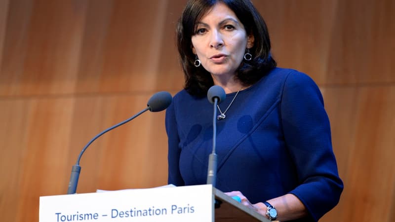 Anne Hidalgo souhaite que les commerces parisiens puissent ouvrir 12 dimanches par an. 