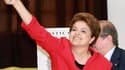Selon des résultats encore partiels, Dilma Rousseff, héritière désignée du président Luis Inacio Lula da Silva, arrivait en tête de l'élection présidentielle de dimanche au Brésil mais semblait être contrainte à un second tour. /Photo prise le 3 octobre 2