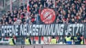 Les supporters de Stuttgart protestant contre l'accord avec des investisseurs privés