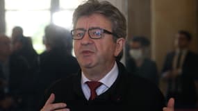 Jean-Luc Mélenchon a redemandé la nationalisation de l’usine Luxfer de Gerzat (Puy-de-Dôme) qui, avant sa fermeture, était la seule en Europe à fabriquer des bouteilles à oxygène médical.