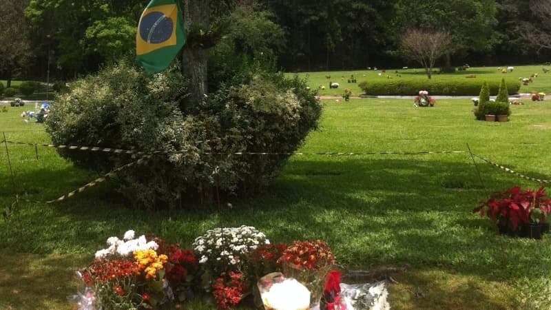 La tombe d'Ayrton Senna au cimetière Morumbi à Sao Paulo. La tombe d'Ayrton Senna au cimetière Morumbi à Sao Paulo.