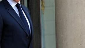La cote de popularité de Nicolas Sarkozy baisse d'un point en septembre avec 32% de satisfaits contre 67% de mécontents, dans le baromètre de l'Ifop pour le Journal du dimanche. Le chef de l'Etat s'approche ainsi de son score le plus médiocre depuis son é