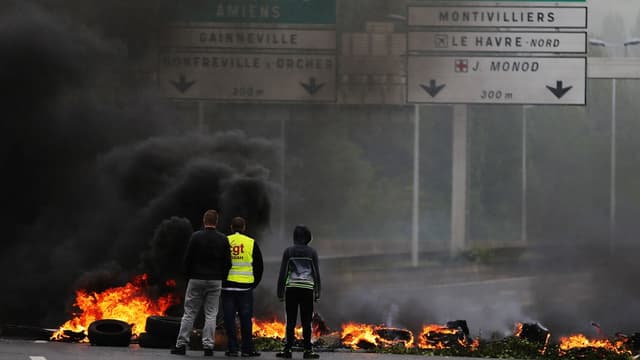Les blocages devraient se poursuivre dans l'ouest de la France jeudi 19 mai.