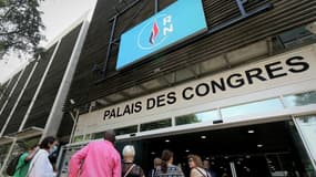 Des militants arrivent au Palais des congrès de Perpignan où se tient le 17e Congrès du Rassemblement national