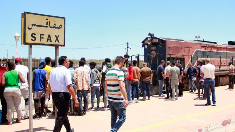 Tunisie: des centaines de migrants expulsés vers le désert mis à l'abri, inquiétude pour d'autres