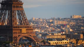 La mairie de Paris va pouvoir réguler la transformation des locaux commerciaux en meublés touristiques.