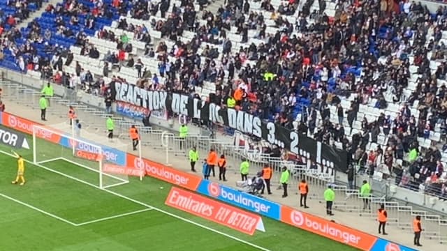 Les banderoles des ultras lyonnais. Les banderoles des ultras lyonnais.