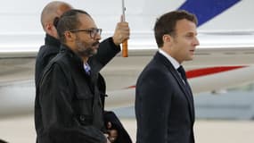 Patrick Picque et Laurent Lassimouillas accueillis par Emmanuel Macron à Villacoublay, le 11 mai 2019