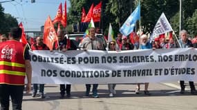 Plusieurs milliers de personnes se sont rassemblées à Lyon pour manifester le 1er mai 2022.