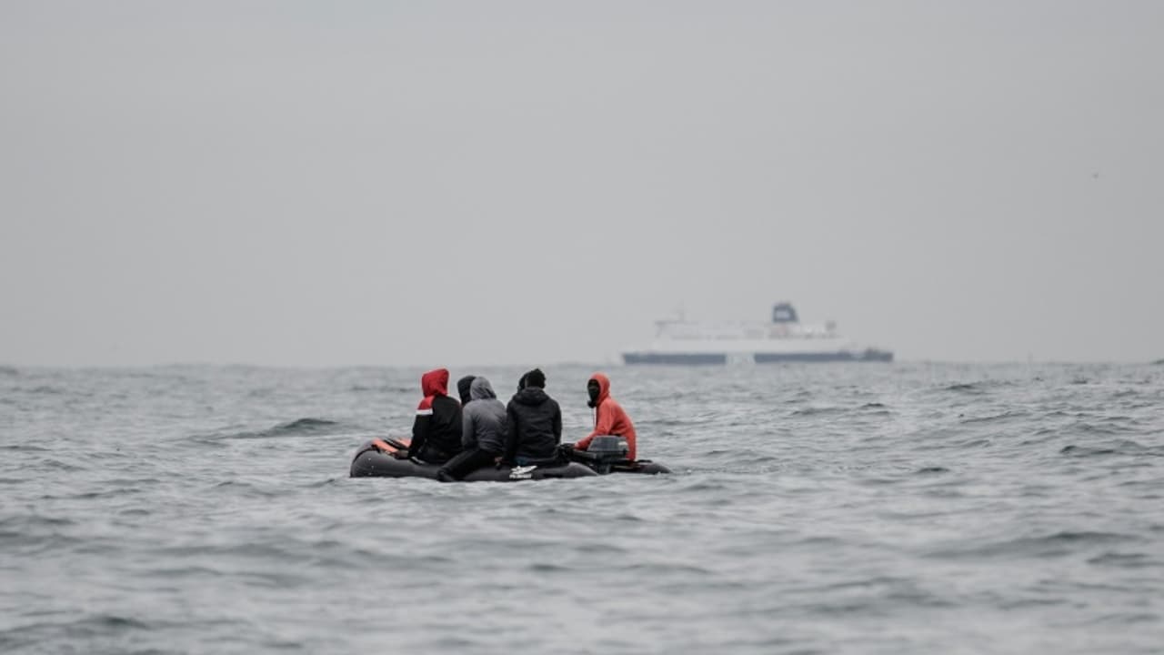 Traversée De La Manche: 77 Migrants Secourus Dans Le Détroit Du Pas-de ...