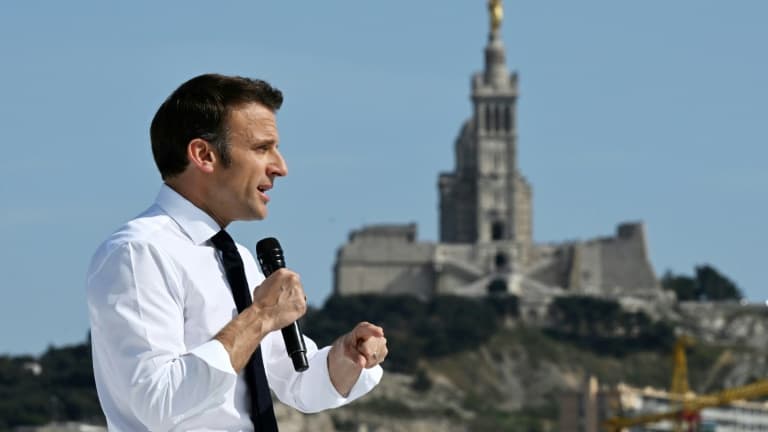 Le président Emmanuel Macron en meeting, le 16 avril 2022 à Marseille