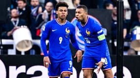 Désiré Doué et Kylian Mbappé avec l'équipe de France, le 23 mars 2025