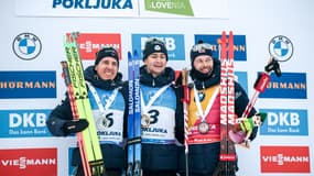Quentin Fillon Maillet, Eric Perrot et Sturla Laegreid lors de la mass start de Pokljuka le 15 mars 2025.