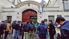 Fin des cours dès aujourd’hui pour les lycées de 1ère et de terminale, conseils de classe déjà bouclés pour les 2des… Est-ce que vous trouvez ça normal?