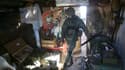Illustration - Un soldat ukrainien entre dans un abri près de Donetsk, le 12 mars 2022