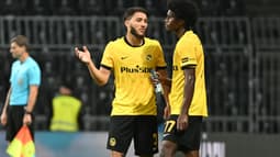 Des joueurs des Young Boys en août 2025 avec un sponsor interdit en France