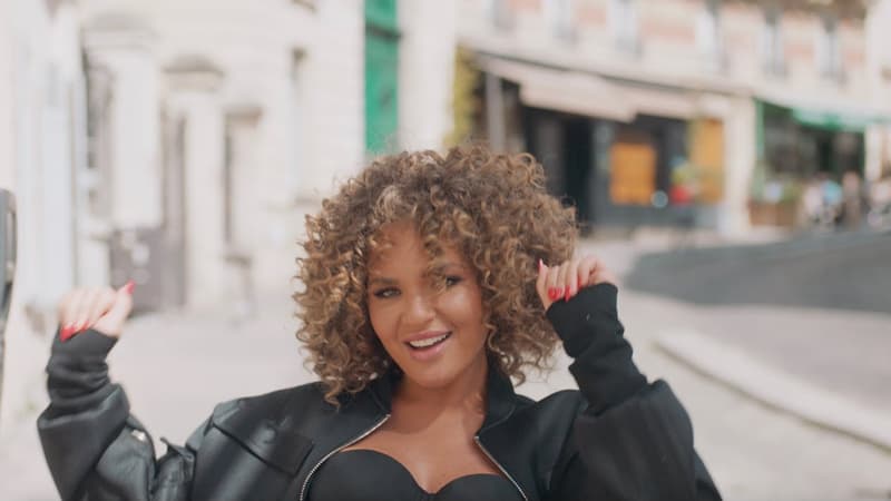 Léa, candidate à la Star Academy 2022 dans le clip de son morceau "Plus fort", dévoilé le 28 avril 2023.