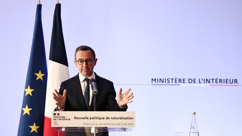 Naturalisations d'étrangers: Bruno Retailleau veut rendre obligatoire un test sur 