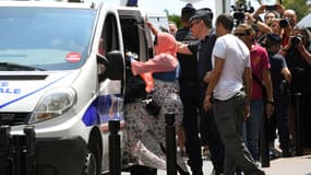 Une dizaine de femmes qui avaient l'intention de se baigner vendredi midi en burkini sur les plages de Cannes ont été interpellées par la police devant l'hôtel de luxe Martinez