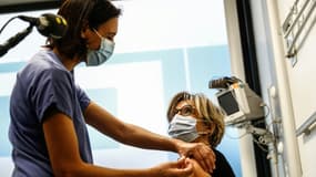 Vaccination contre le Covid-19 à l'hôpital de l'Hôtel-Dieu à Paris, le 2 janvier 2021
