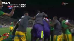 But en retourné acrobatique… à la dernière minute… par le gardien de but