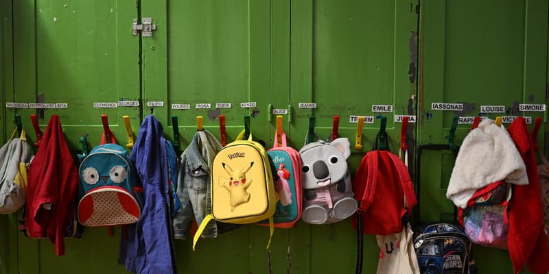 Des cartables dans une école primaire à Paris, le 1er septembre 2022.